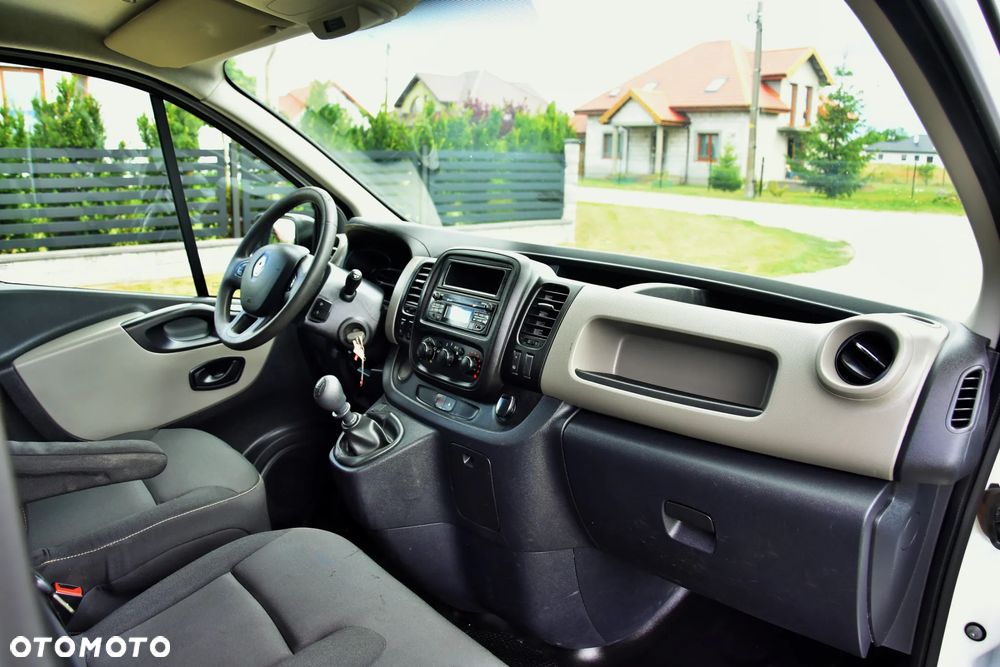 Renault TRAFIC - 2