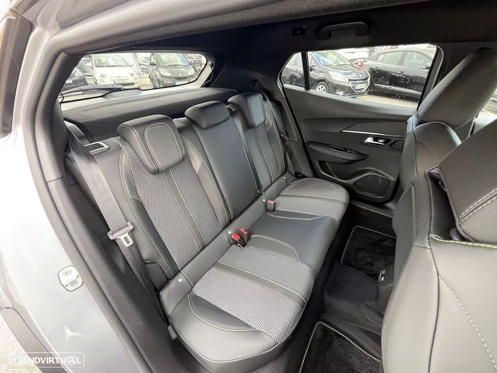 Peugeot e-2008 50 kWh GT - 36