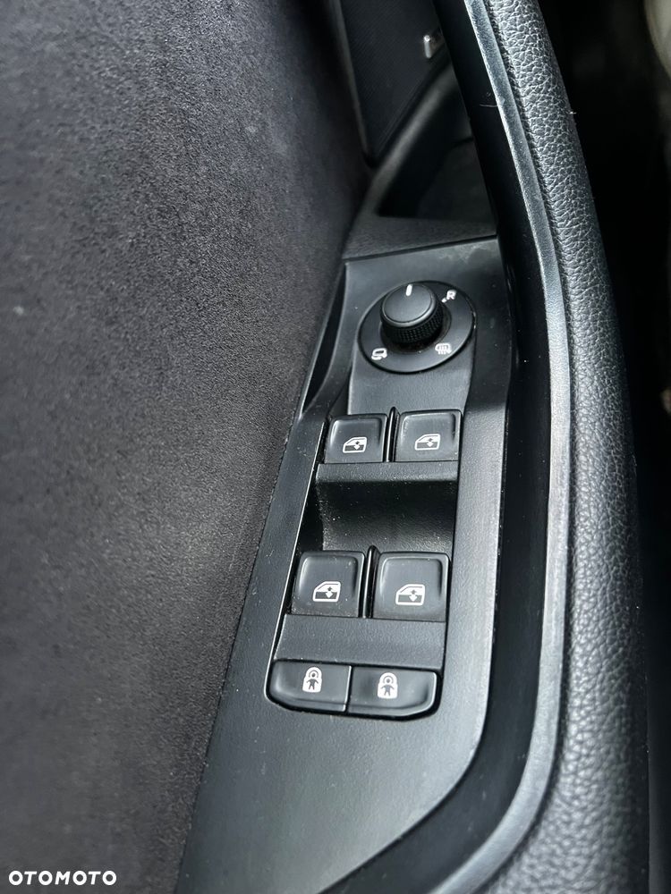 Skoda Superb 2.0 TDI Sportline DSG - 11