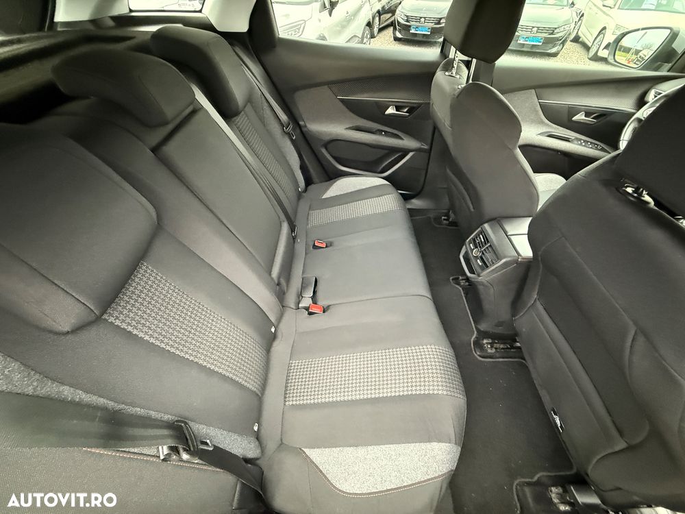 Peugeot 3008 1.2 PureTech 130 EAT8 Allure Pack - 22