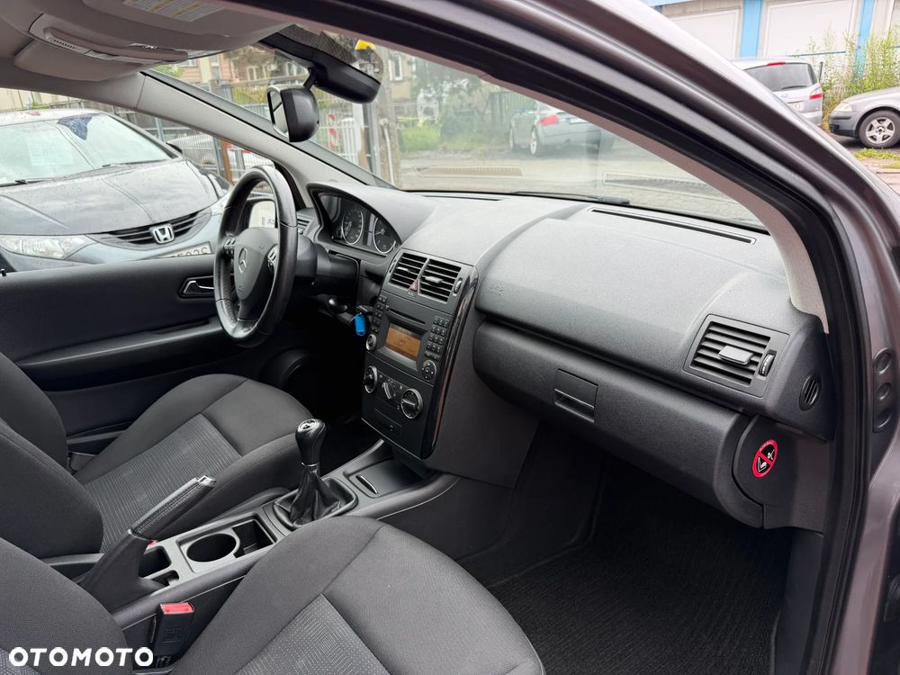Mercedes-Benz Klasa A 150 BlueEFFICIENCY Elegance - 23