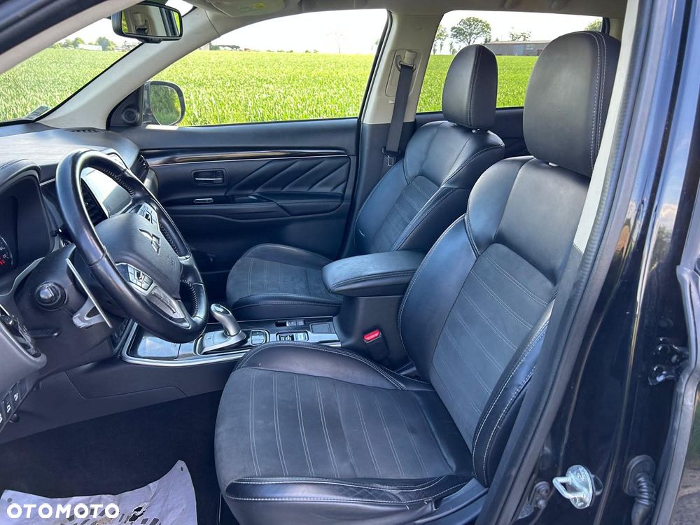 Mitsubishi Outlander - 12