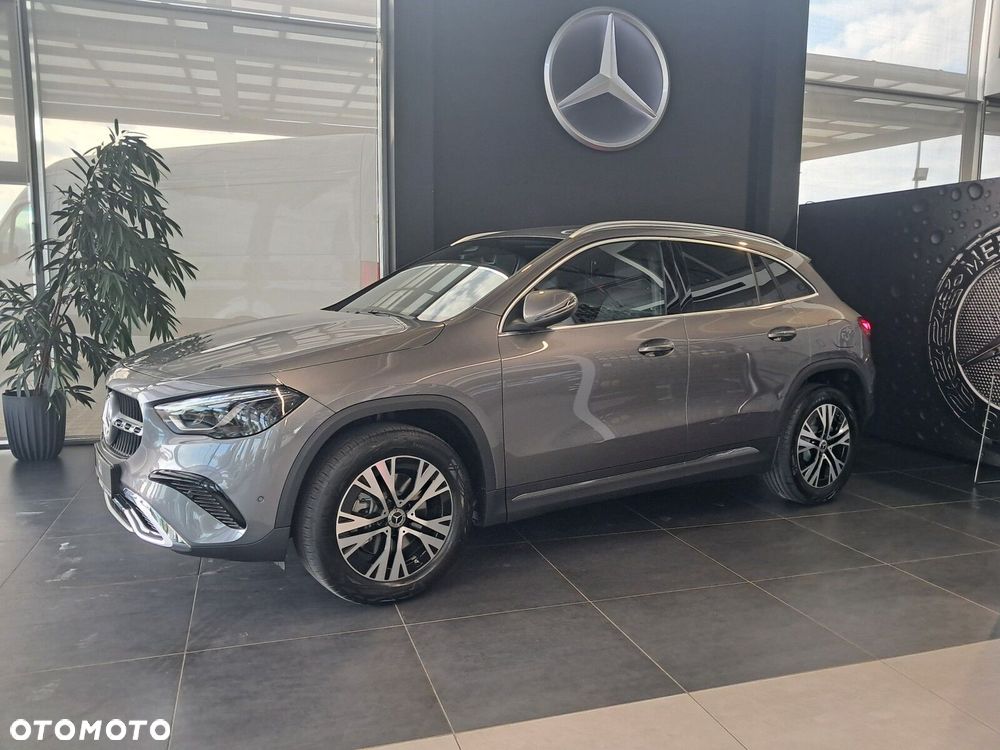 Mercedes-Benz GLA - 12
