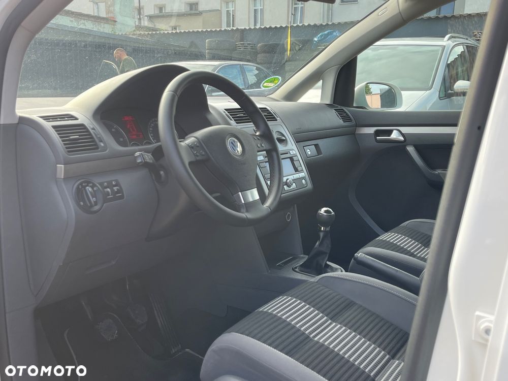 Volkswagen Touran 1.9 TDI DPF United - 24