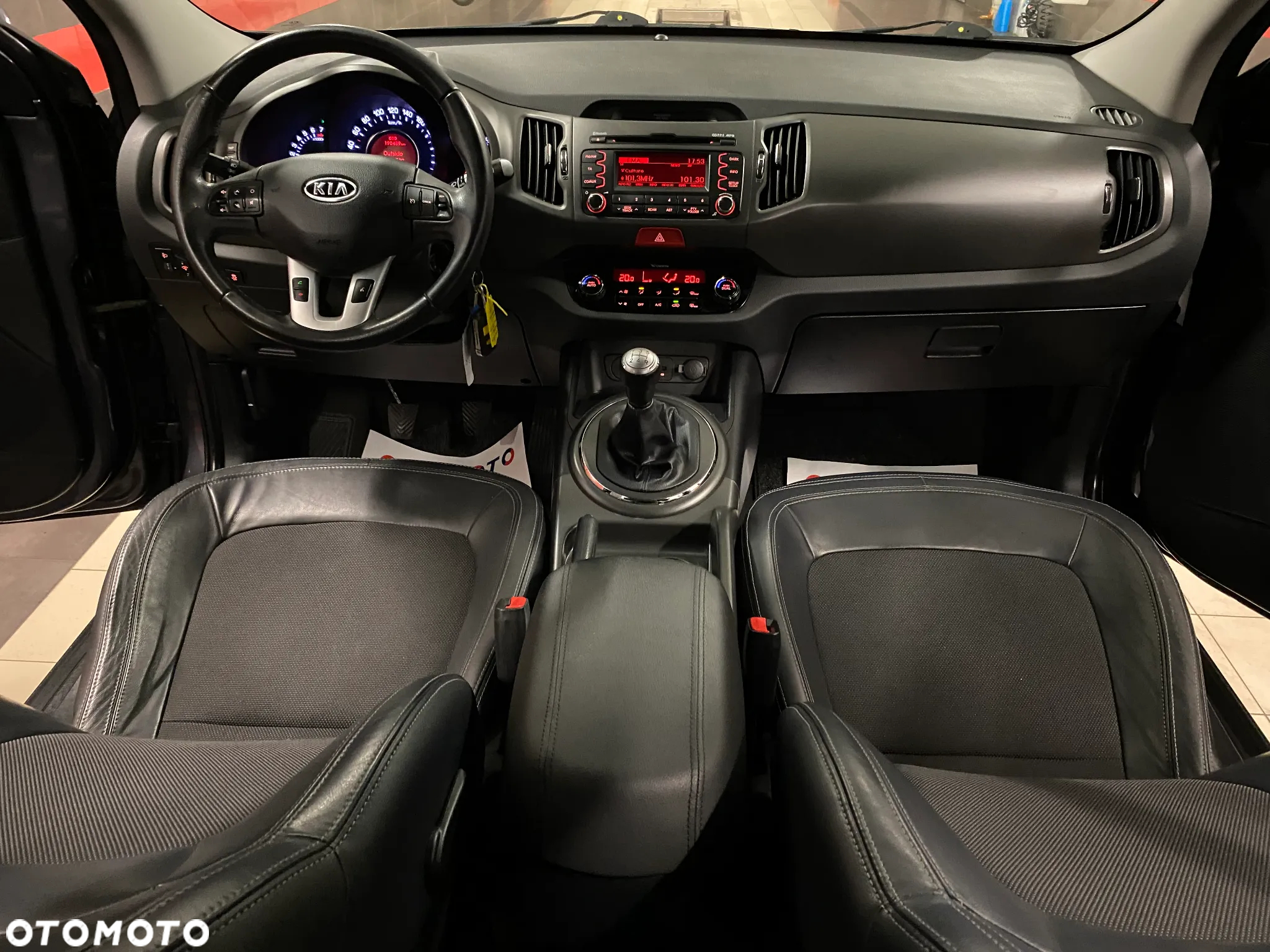 Kia Sportage 2.0 L - 12