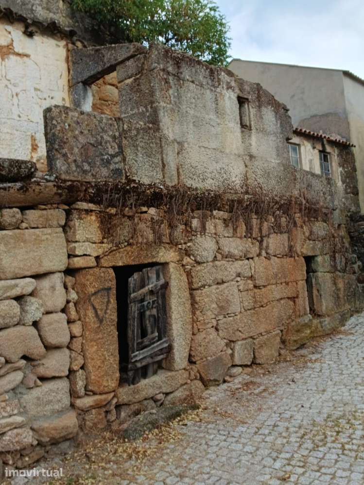 Duas Moradias Antigas de granito para Recuperar | 150 m² de Construção - Grande imagem: 3/9