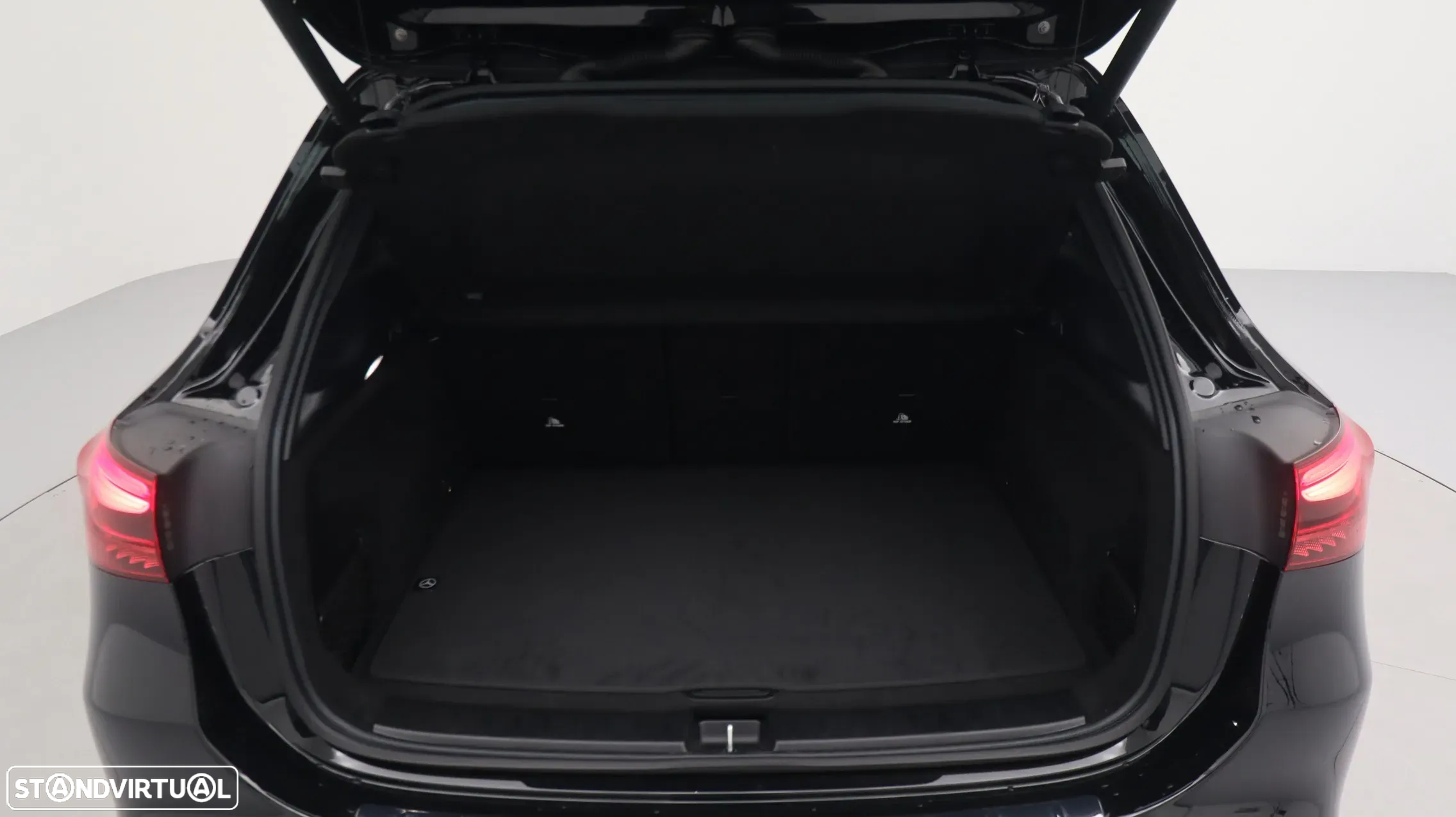 Mercedes-Benz GLA 200 d Progressive - 28