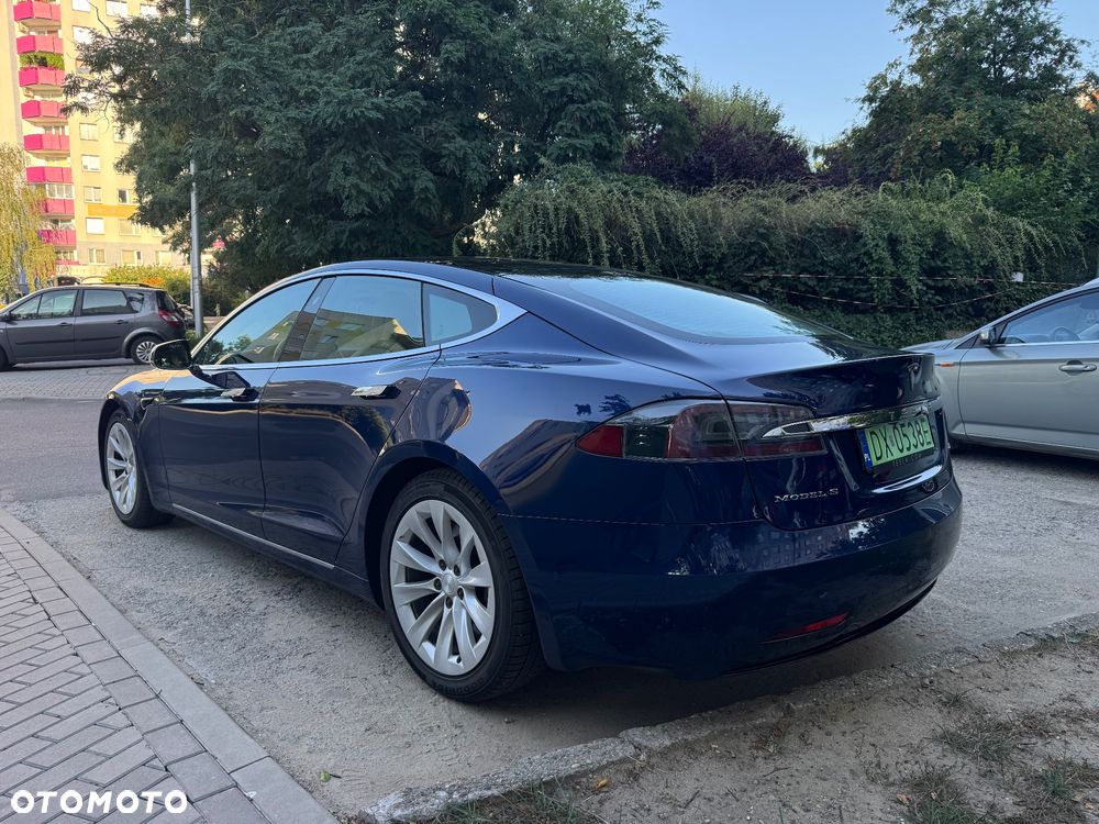 Tesla Model S - 4