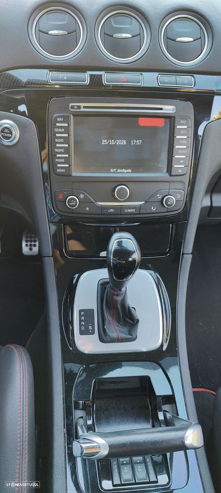 Ford S-Max - 17
