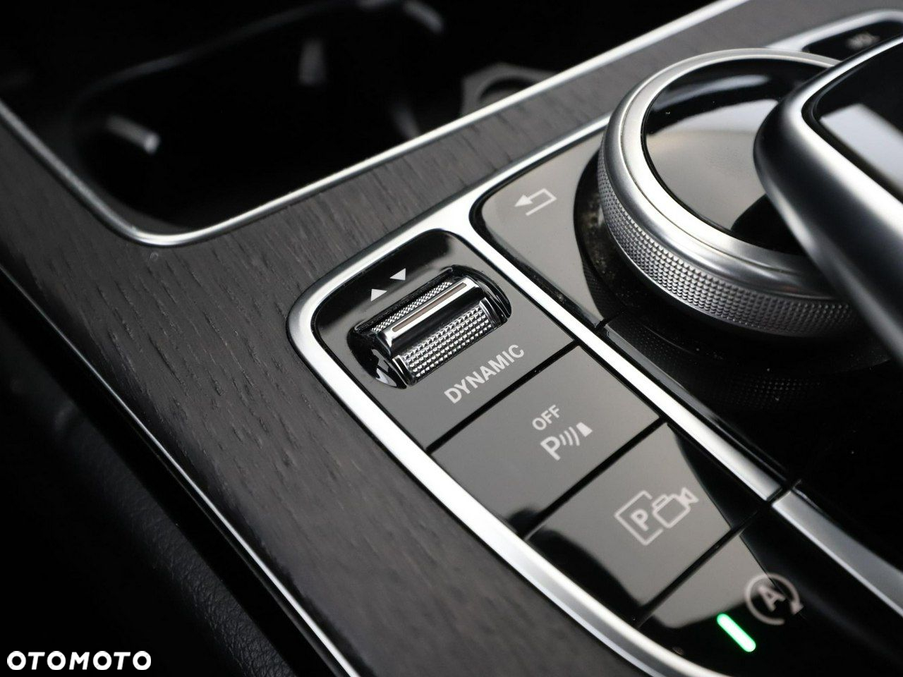 Mercedes-Benz Klasa C 300 d T 4Matic 9G-TRONIC AMG Line - 32