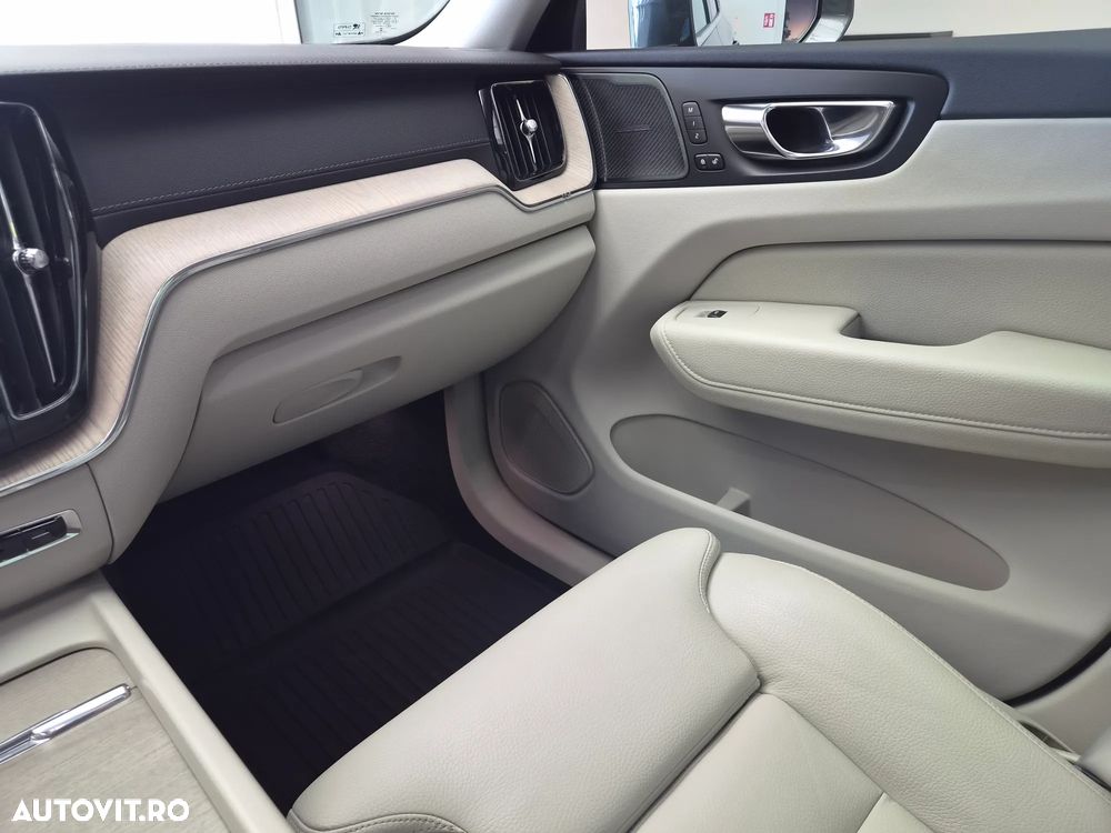Volvo XC 60 B4 MHEV AT8 AWD Inscription - 22