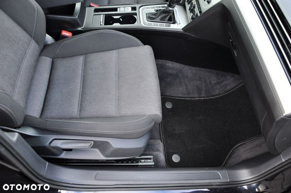Volkswagen Passat Variant 2.0 TDI BMT Highline - 29