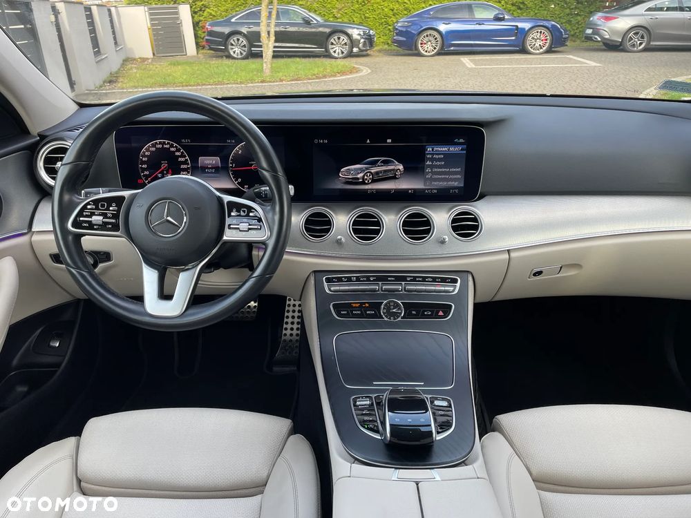 Mercedes-Benz Klasa E 220 d 4-Matic 9G-TRONIC - 22