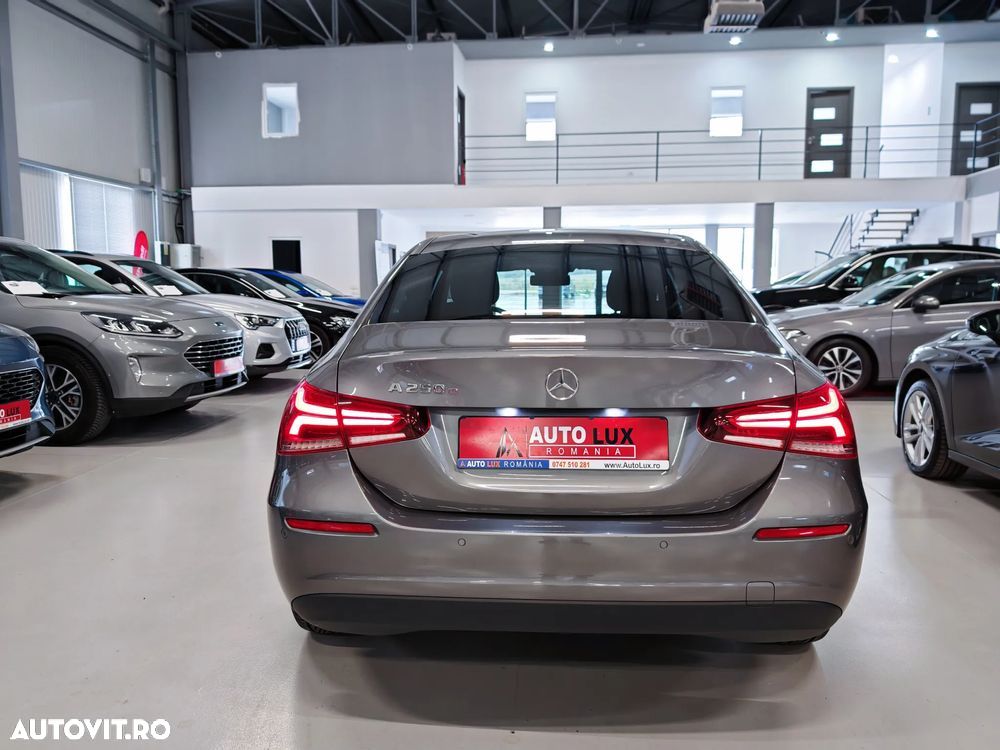 Mercedes-Benz A 250 e Sedan 8G-DCT - 13