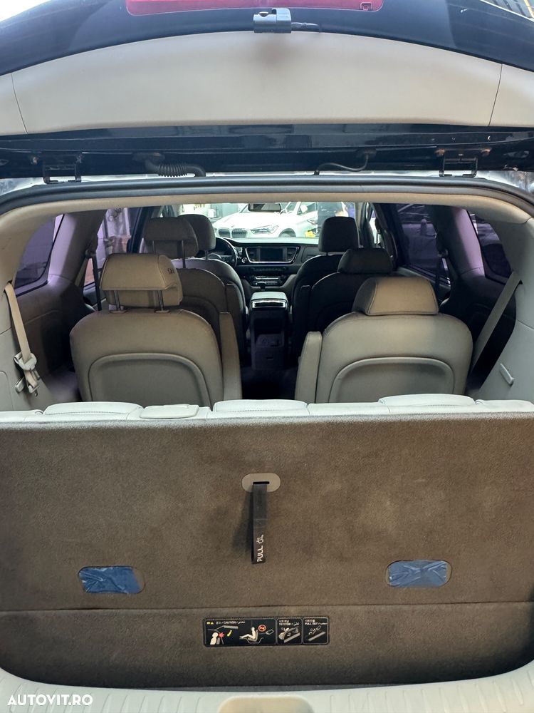 Kia Carnival - 4
