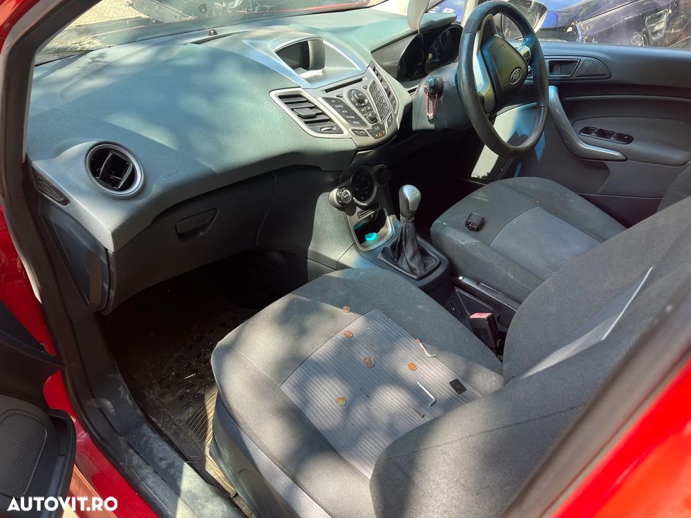 Dezmembrez Ford Fiesta MK6 2012 rosu benzina - 5
