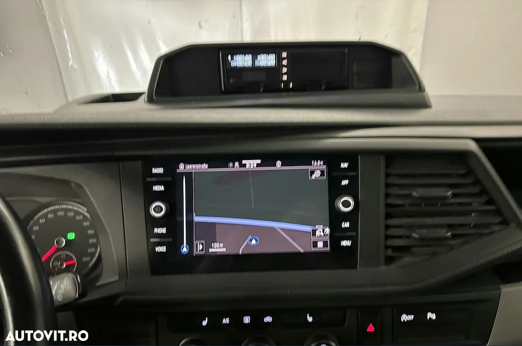 Volkswagen Transporter Kombi TDI Lang DSG - 11