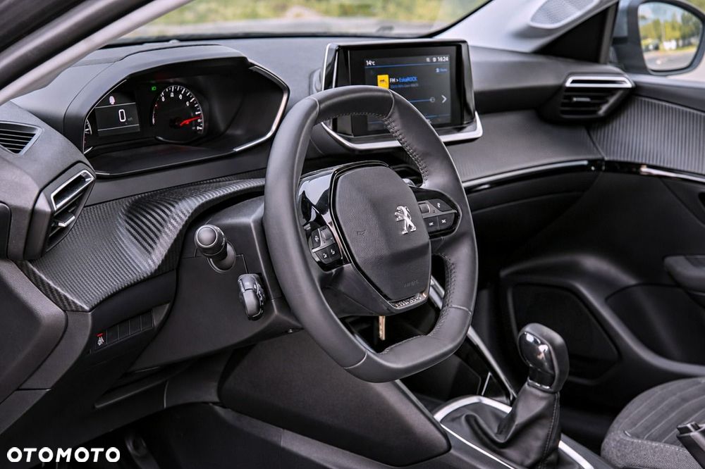 Peugeot 208 - 17