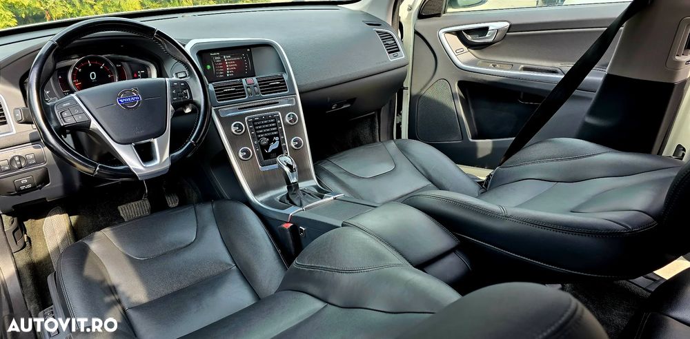 Volvo XC 60 D5 AWD Geartronic Summum - 9