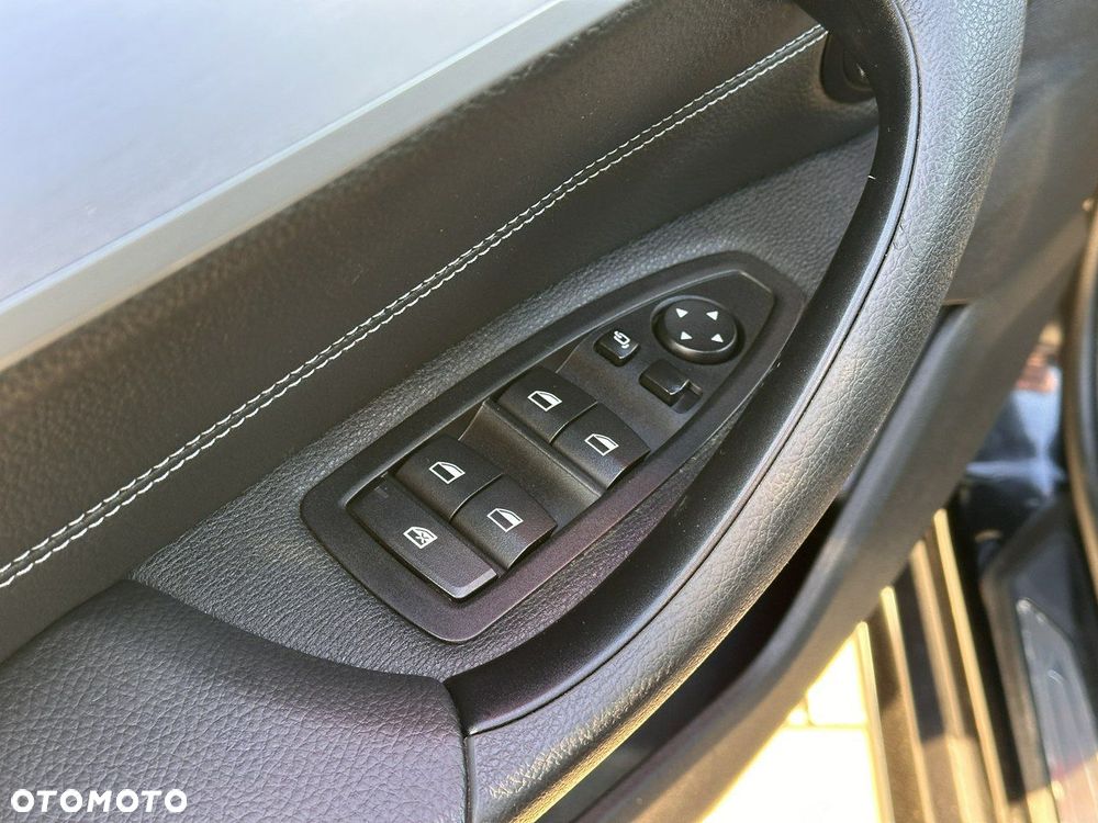 BMW X1 xDrive20i Sport - 30