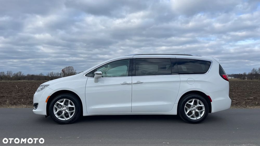 Chrysler Pacifica - 2