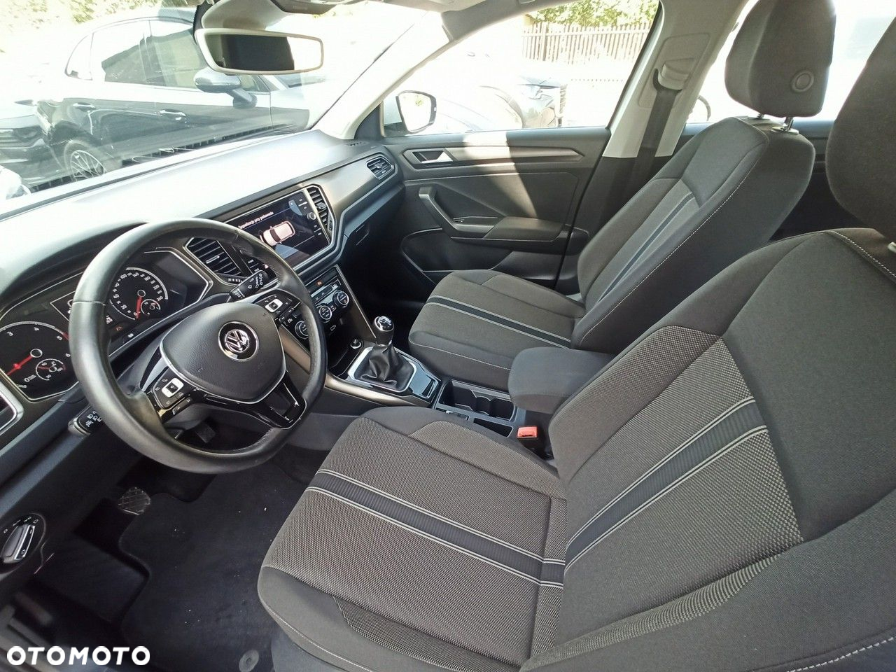 Volkswagen T-Roc - 7