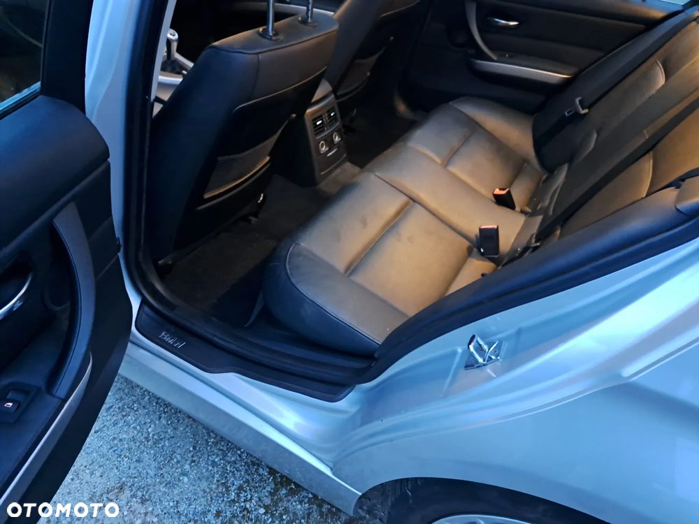 BMW Seria 3 325i - 3