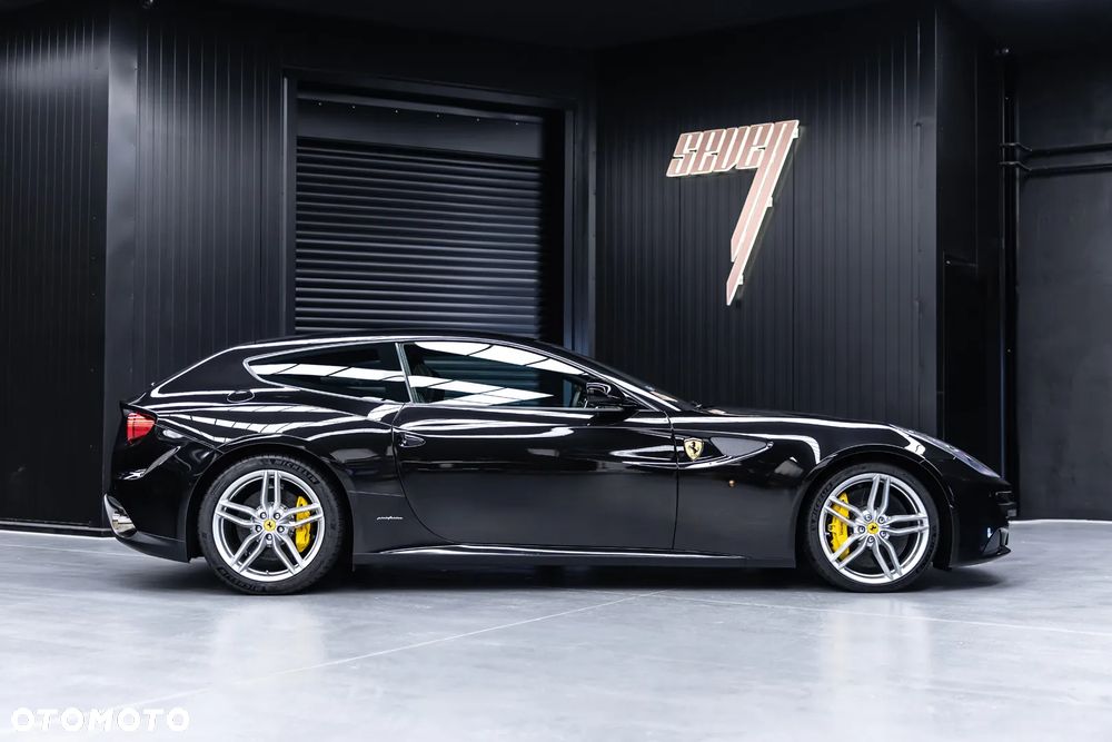 Ferrari FF - 21