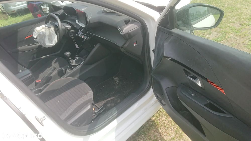 Peugeot 208 - 12