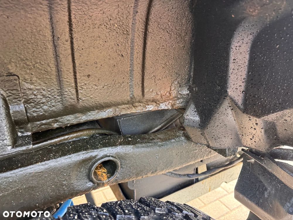 Mitsubishi Pajero - 16