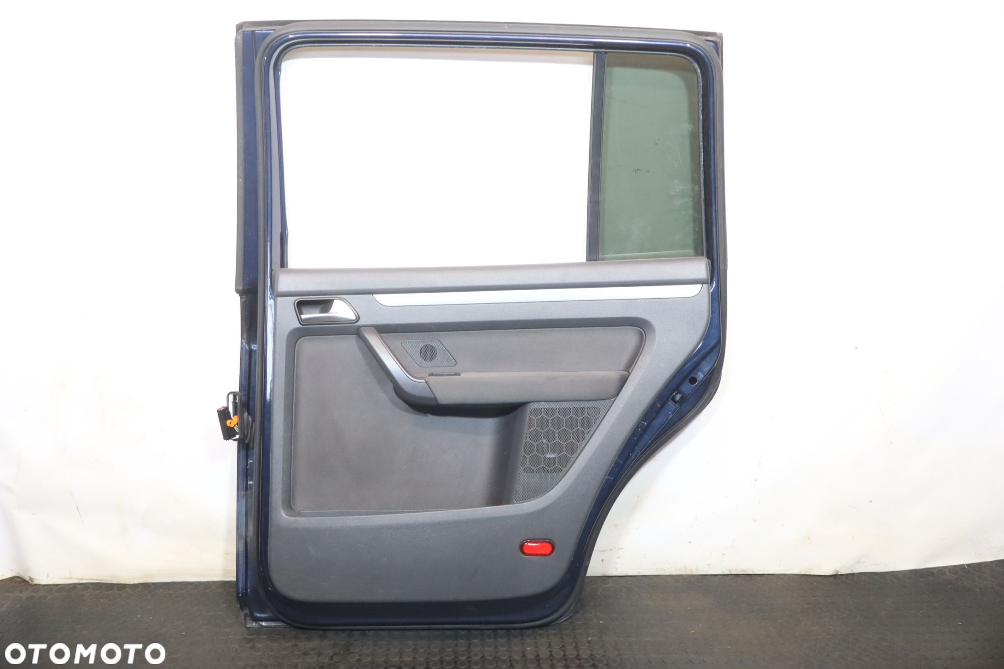 DRZWI PRAWY TYŁ VOLKSWAGEN TOURAN I LIFT LH5X MINIVAN - 2