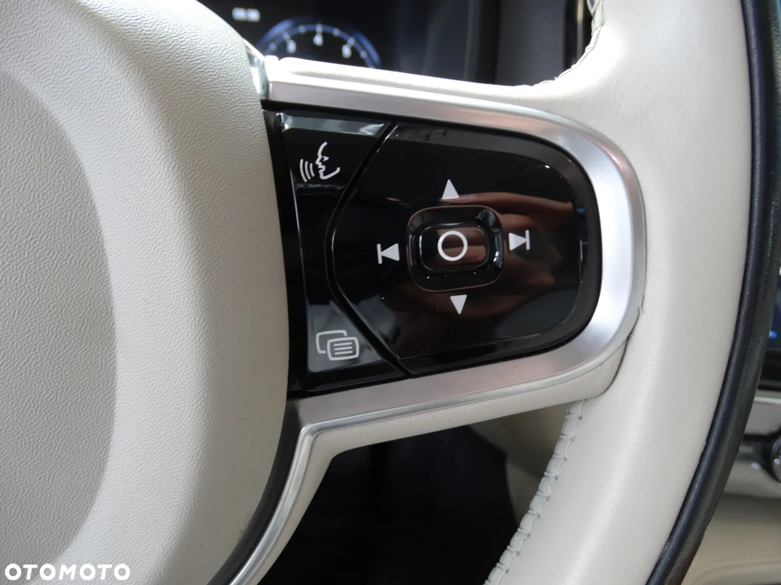 Volvo S90 T4 Momentum Pro - 36