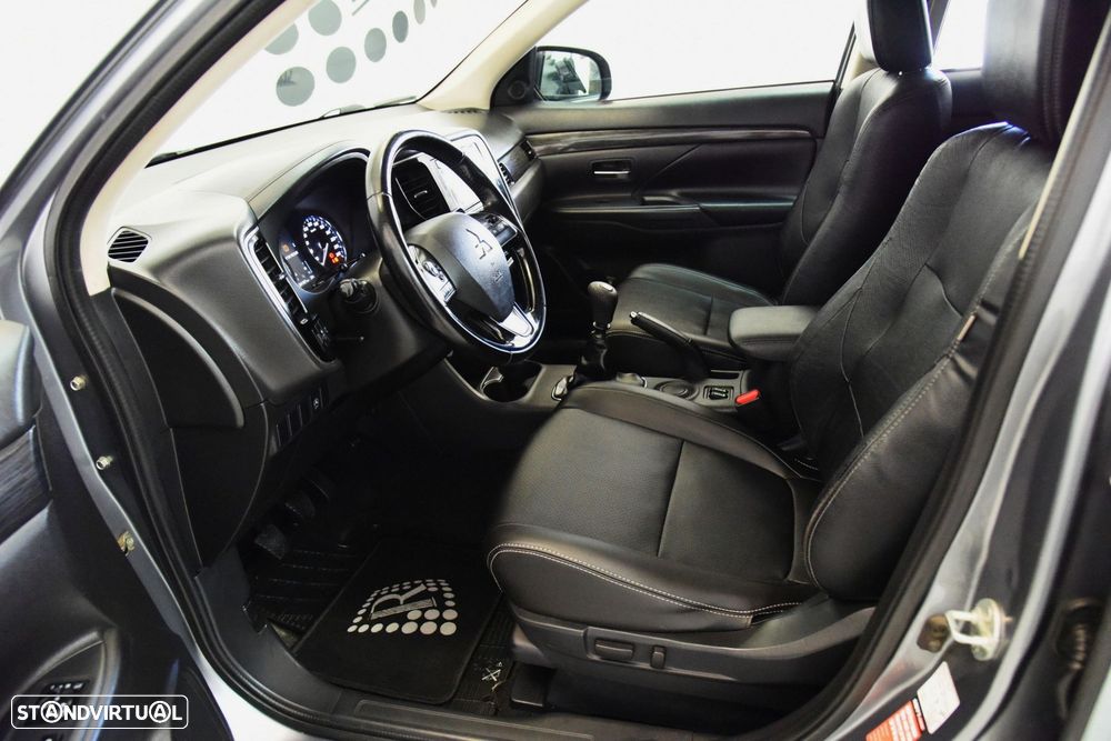 Mitsubishi Outlander 2.2 DI-D Intense - 13