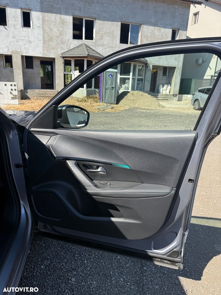 Peugeot 2008 1.2 L PureTech STT EAT8 Allure - 11