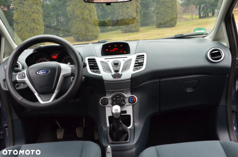 Ford Fiesta 1.25 Ambiente - 32