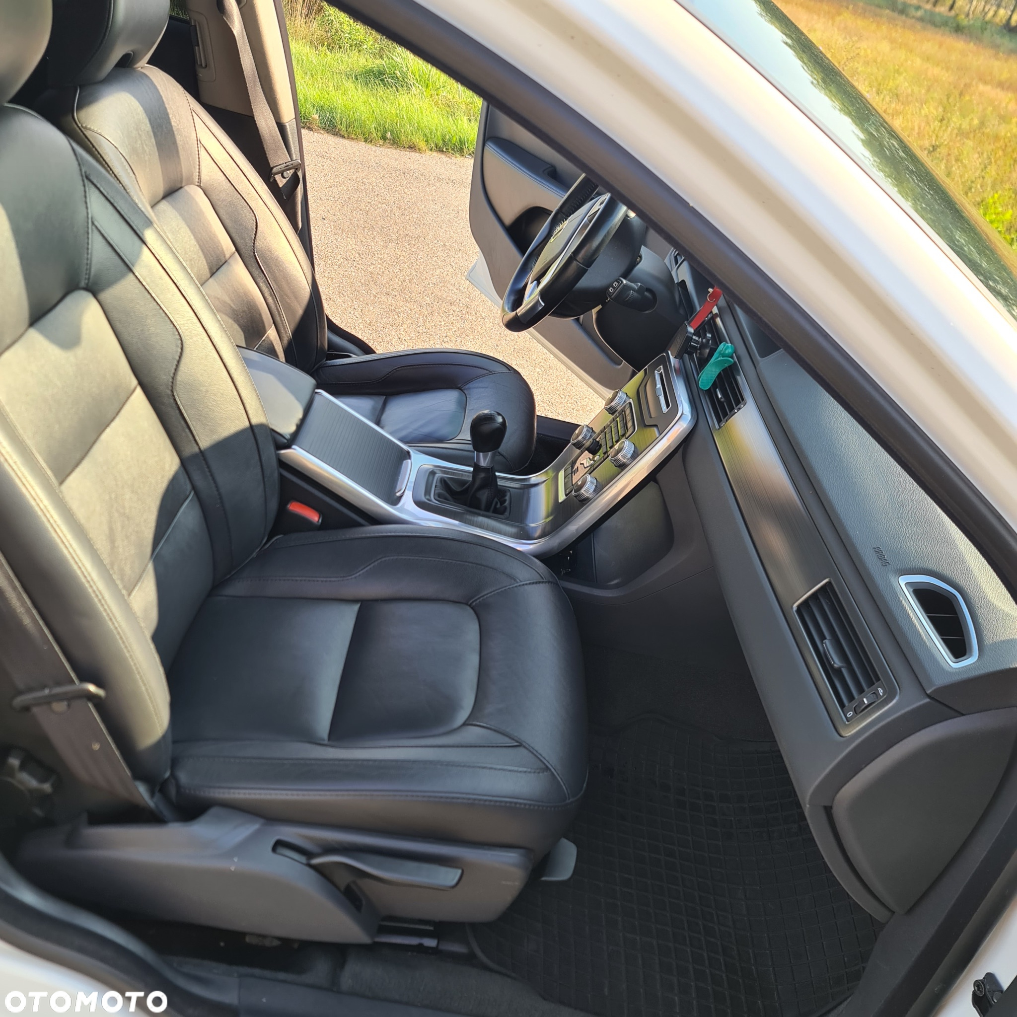 Volvo V70 D2 Momentum - 36
