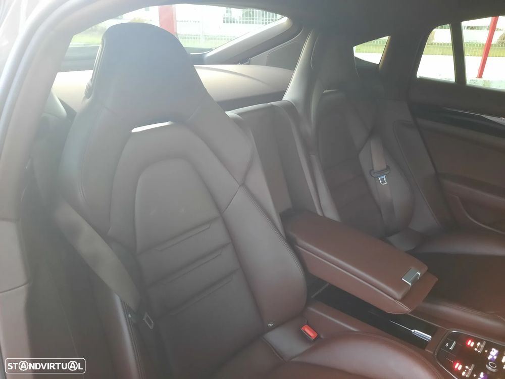 Porsche Panamera 4 E-Hybrid - 43