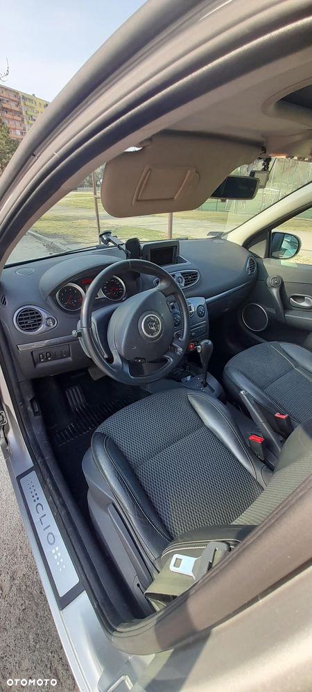 Renault Clio 1.6 16V Dwudziestka - 13