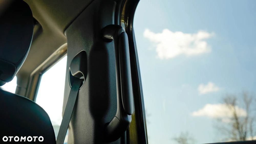 Land Rover Defender 110 D350 X-Dynamic SE - 32