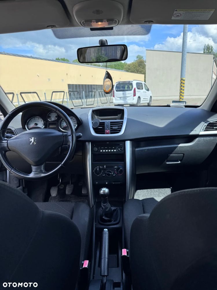 Peugeot 207 1.6 - 9