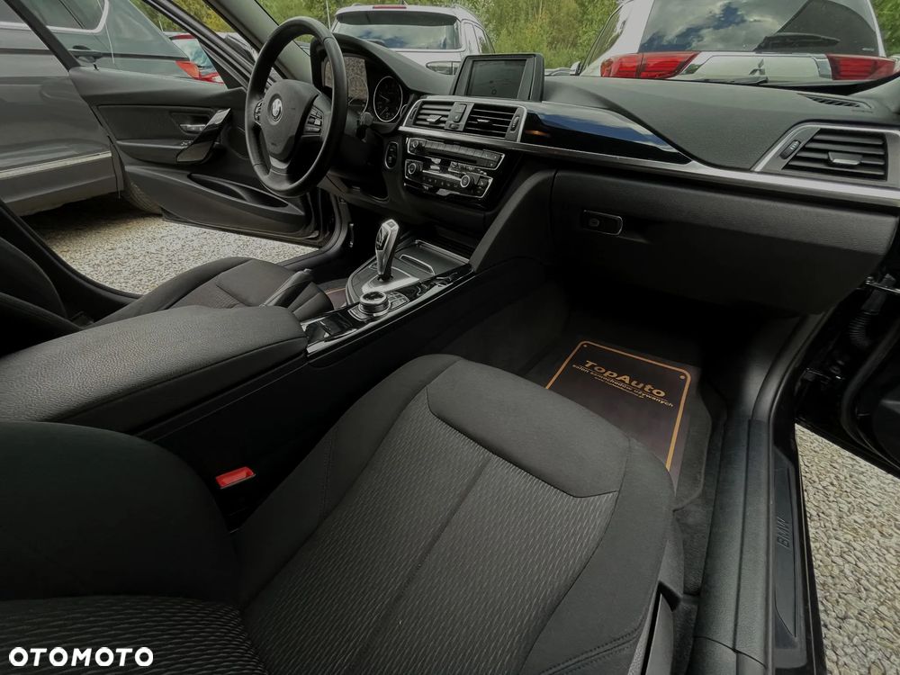 BMW Seria 3 320d Touring Advantage - 16