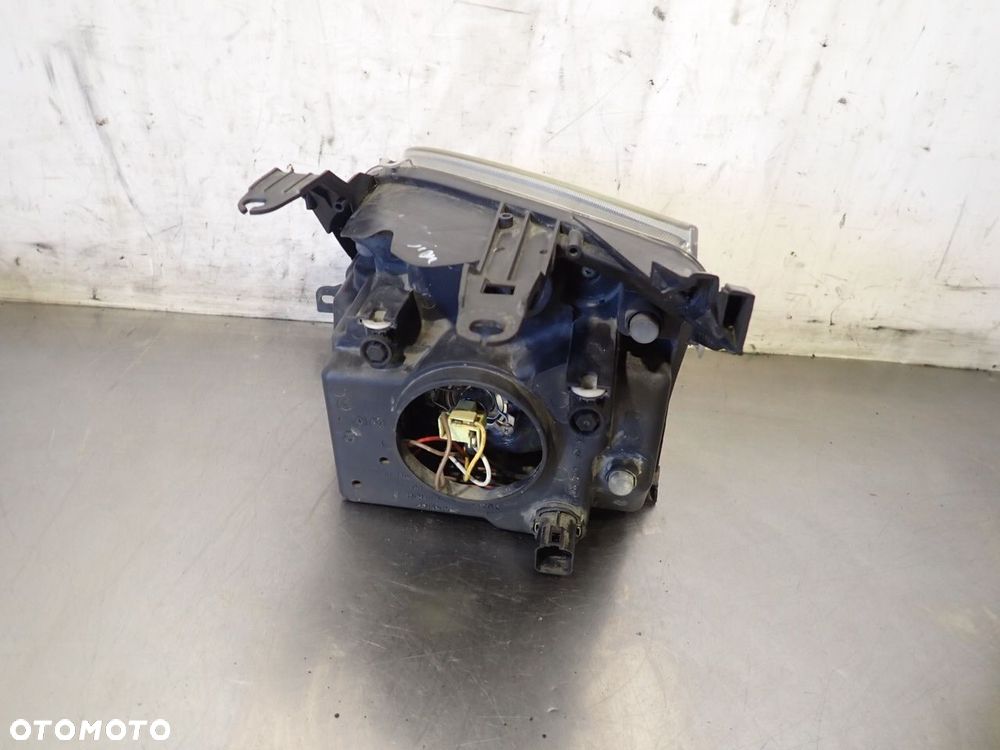 LAMPA PRAWA PRZEDNIA FORD FUSION 084311155R - 4