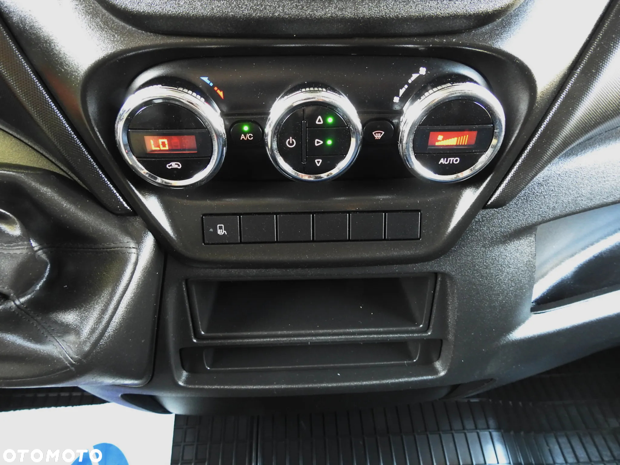 Iveco DAILY 50C18 PLANDEKA WINDA 10 PALET WEBASTO TEMPOMAT NAWIGACJA KLIMATYZACJA LEDY BLIŹNIACZE KOŁA 180KM [ 436150 ] - 33