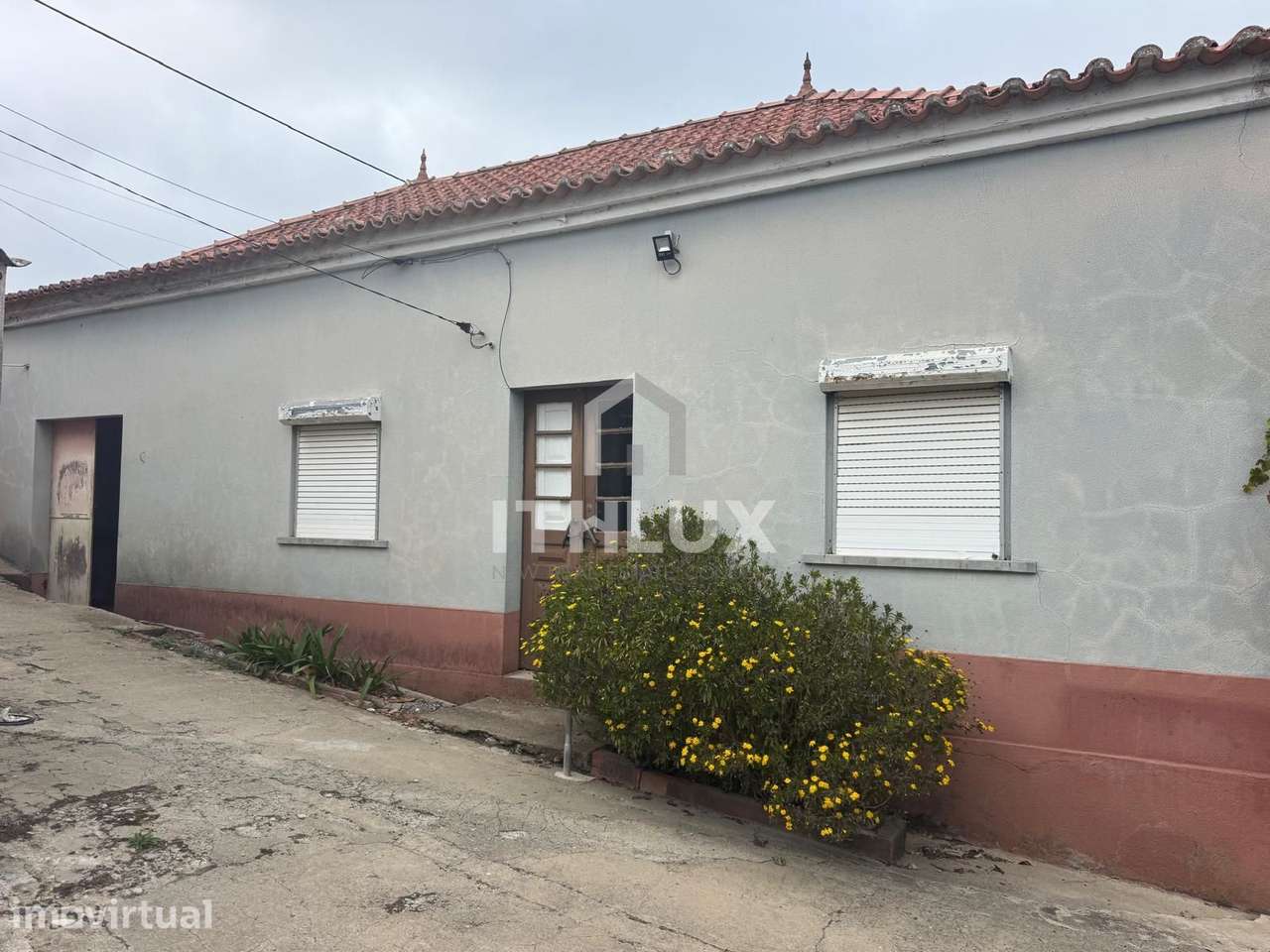 Casa T2 com anexos  e terreno - Grande imagem: 2/50