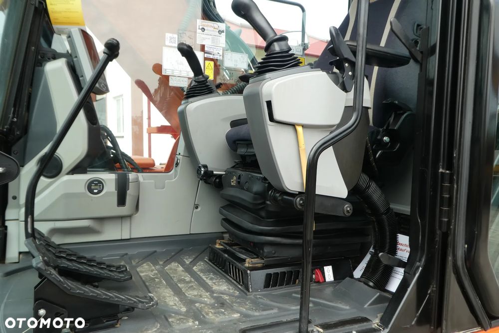 Caterpillar M 318F Z NIEMIEC TRZY ŁYŻKI - 29