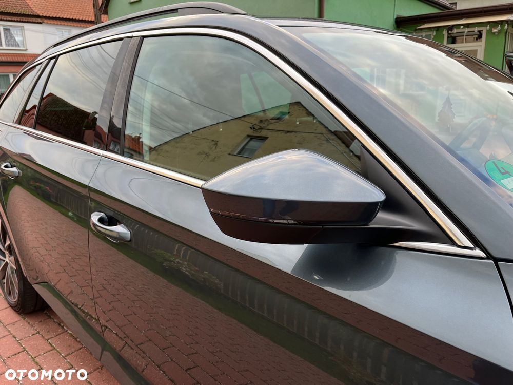 Skoda Superb Combi 2.0 TDI DSG Ambition - 33