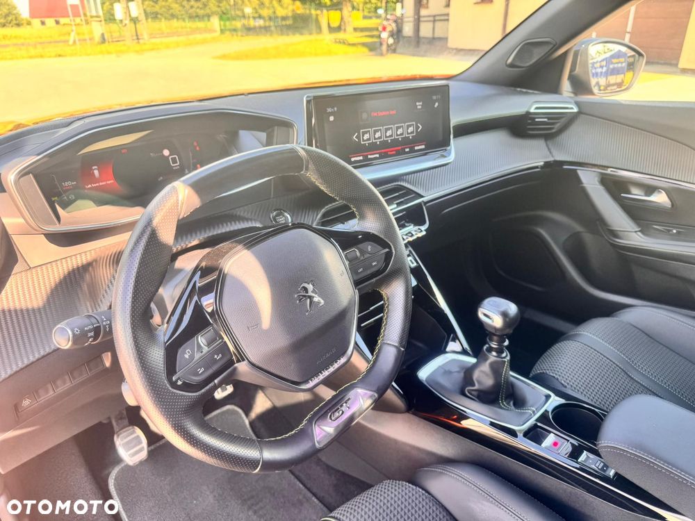 Peugeot 2008 1.2 PureTech GT Line S&S - 13