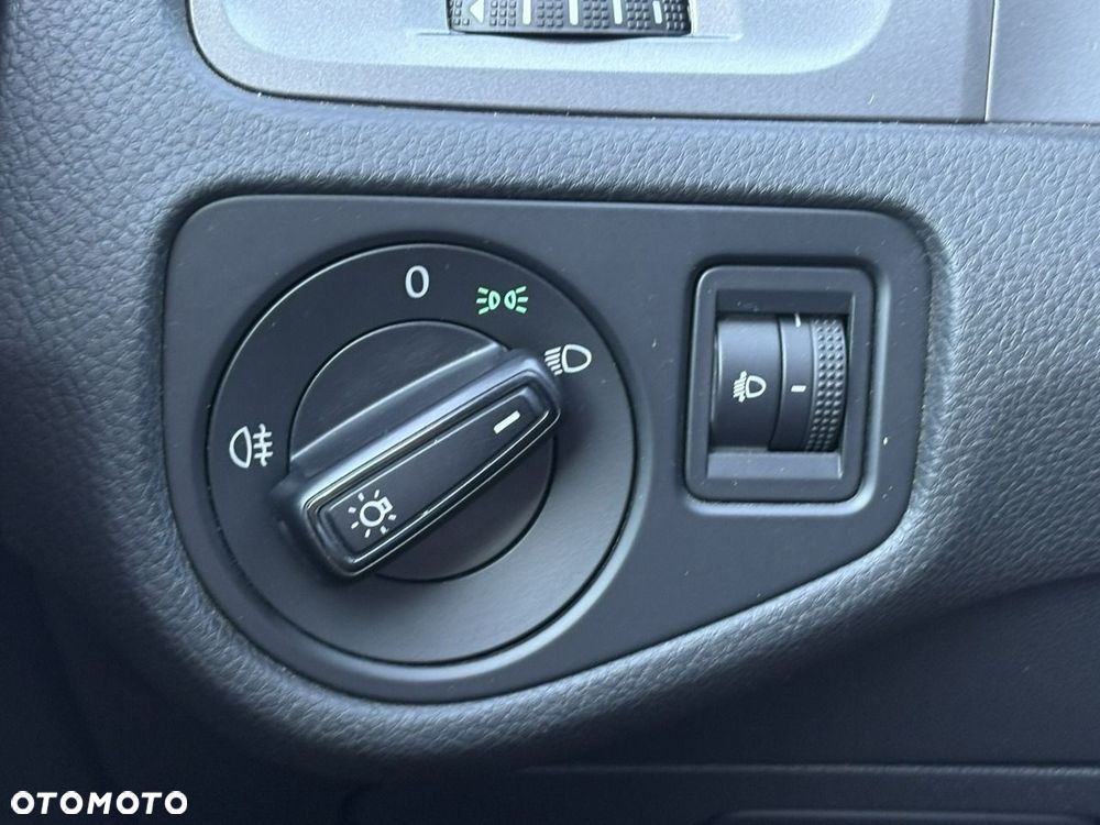 Volkswagen Golf - 24