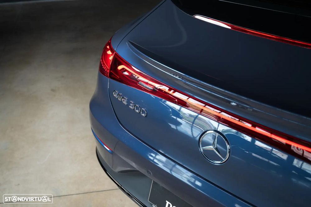 Mercedes-Benz EQE 300 Electric Art — fotografia 9