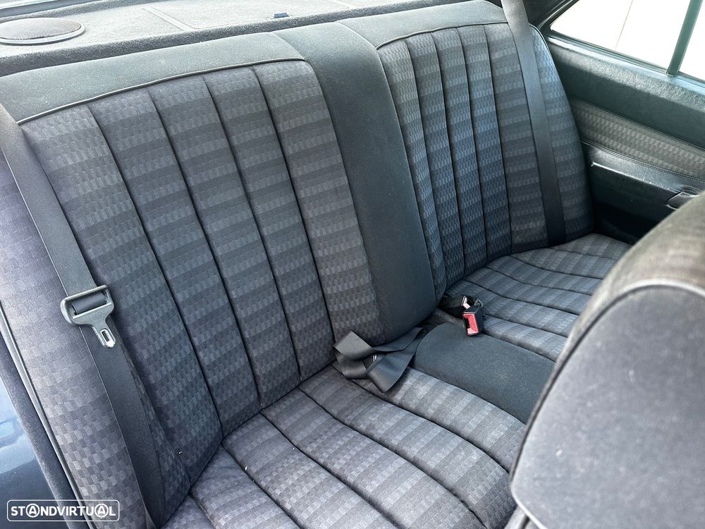Mercedes-Benz W201 (1982-1993) 190 D 2.0 - 30